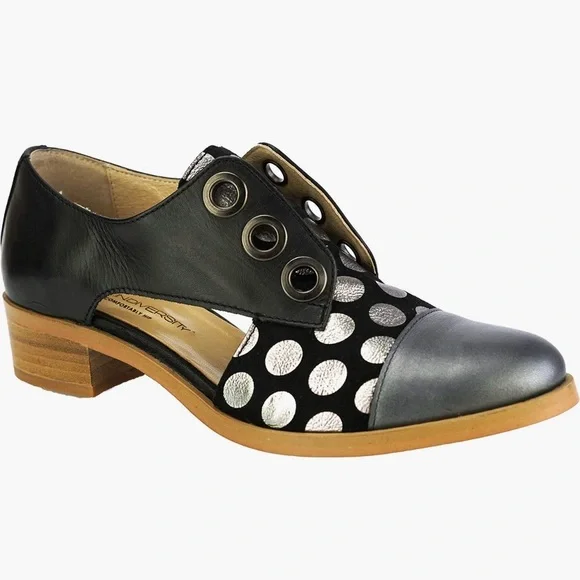 Unity in Diversity - Valley - 31740 - Black and Silver - Size 39 - Picture 1 of 8